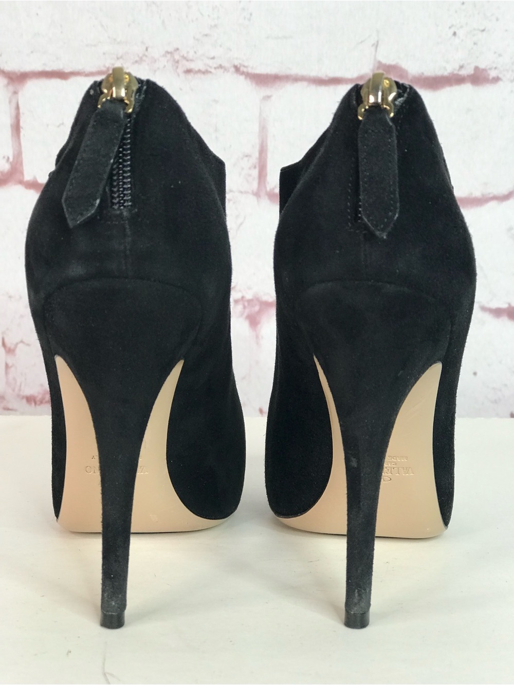 VALENTINO GARAVANI Suede Ruffle Ankle Booties Black Suede Heels SIZE 39 EU - Picture 14 of 16